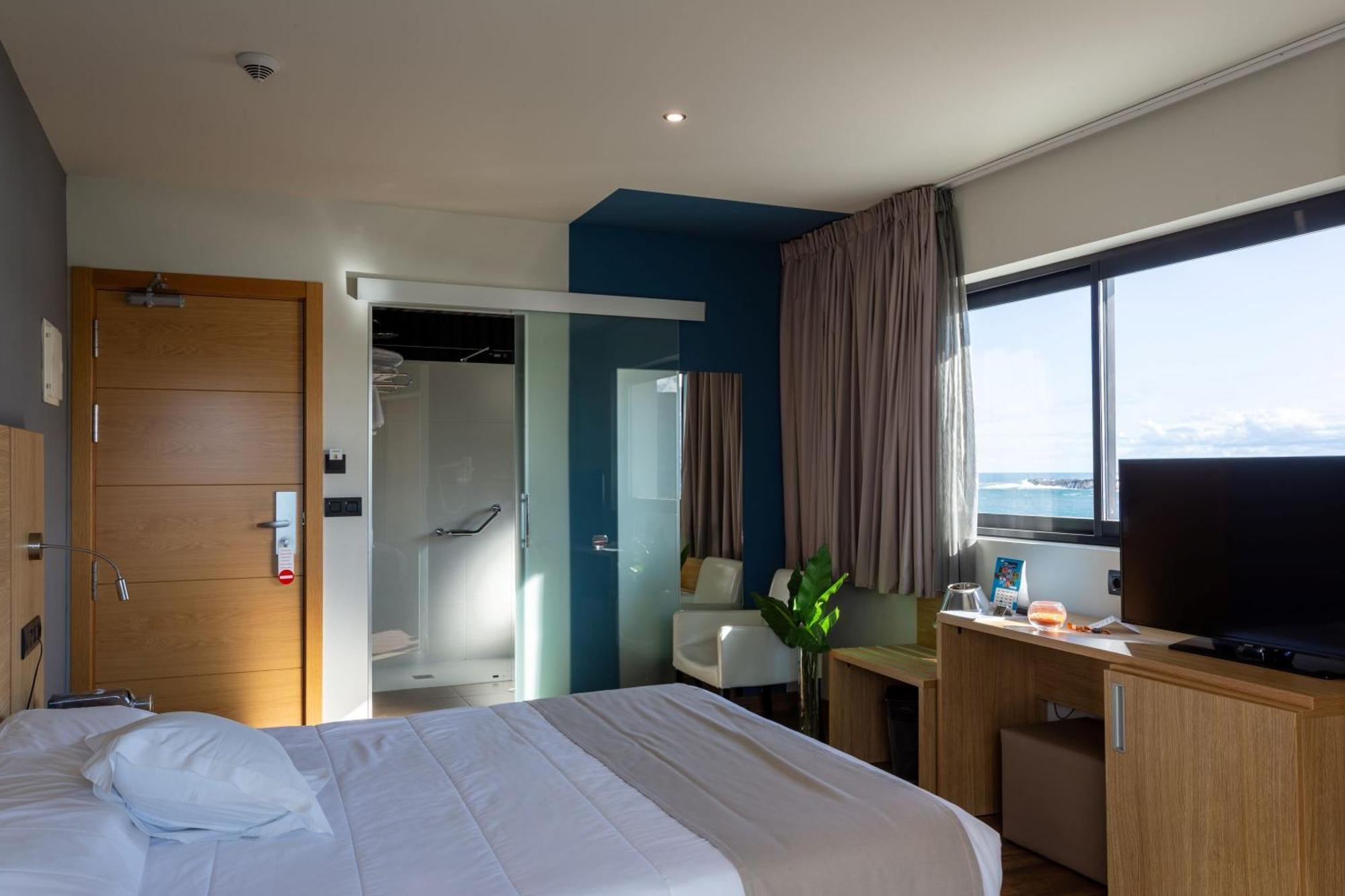 Hotel Astuy Isla Ruang foto